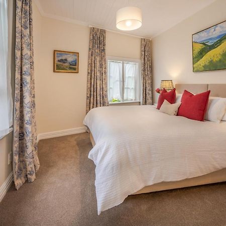 French Bay House Bed & Breakfast Akaroa Bagian luar foto